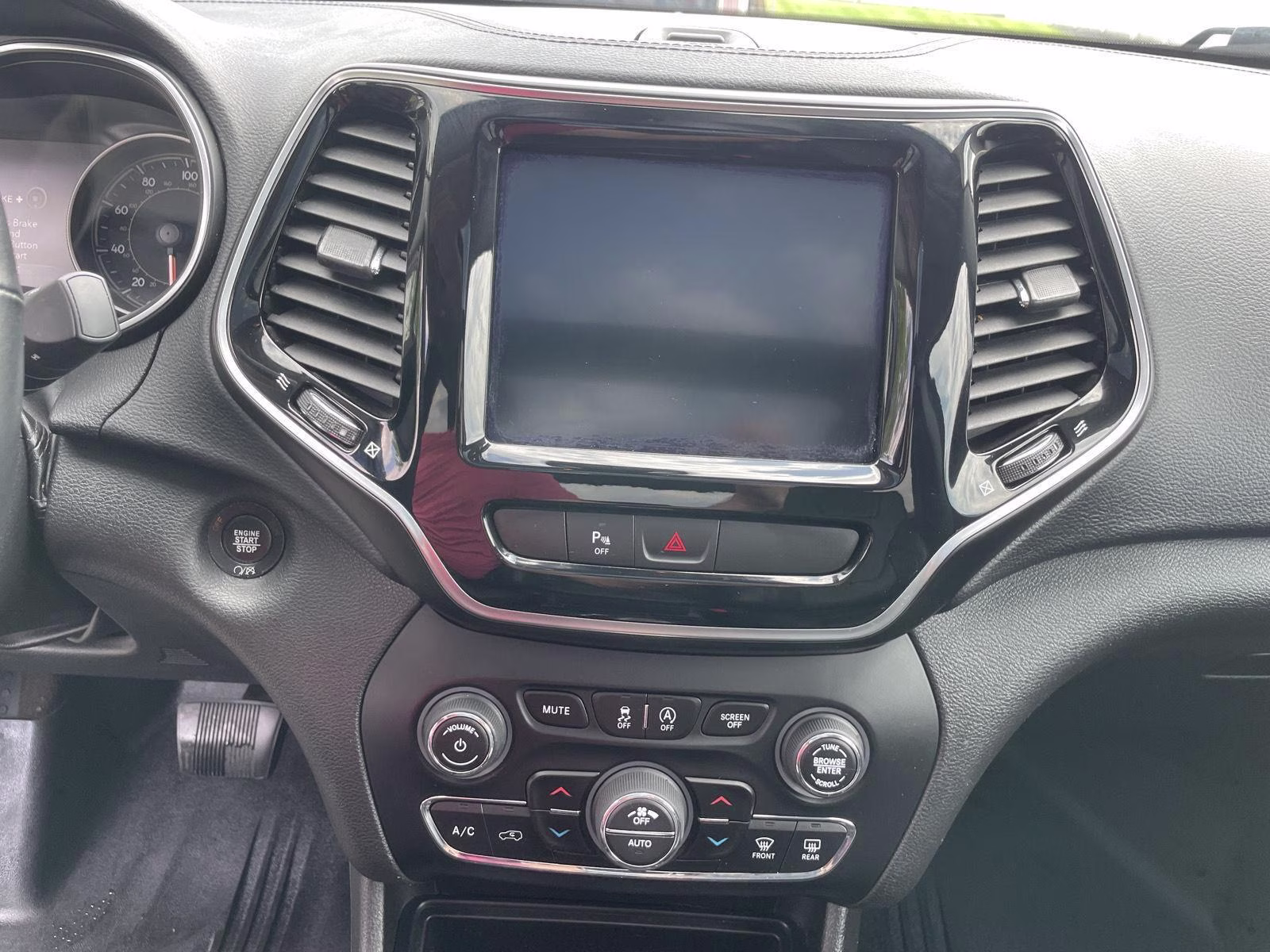 2019 Granite Crystal Metallic Clearcoat Jeep Cherokee Limited 4X4 SUV