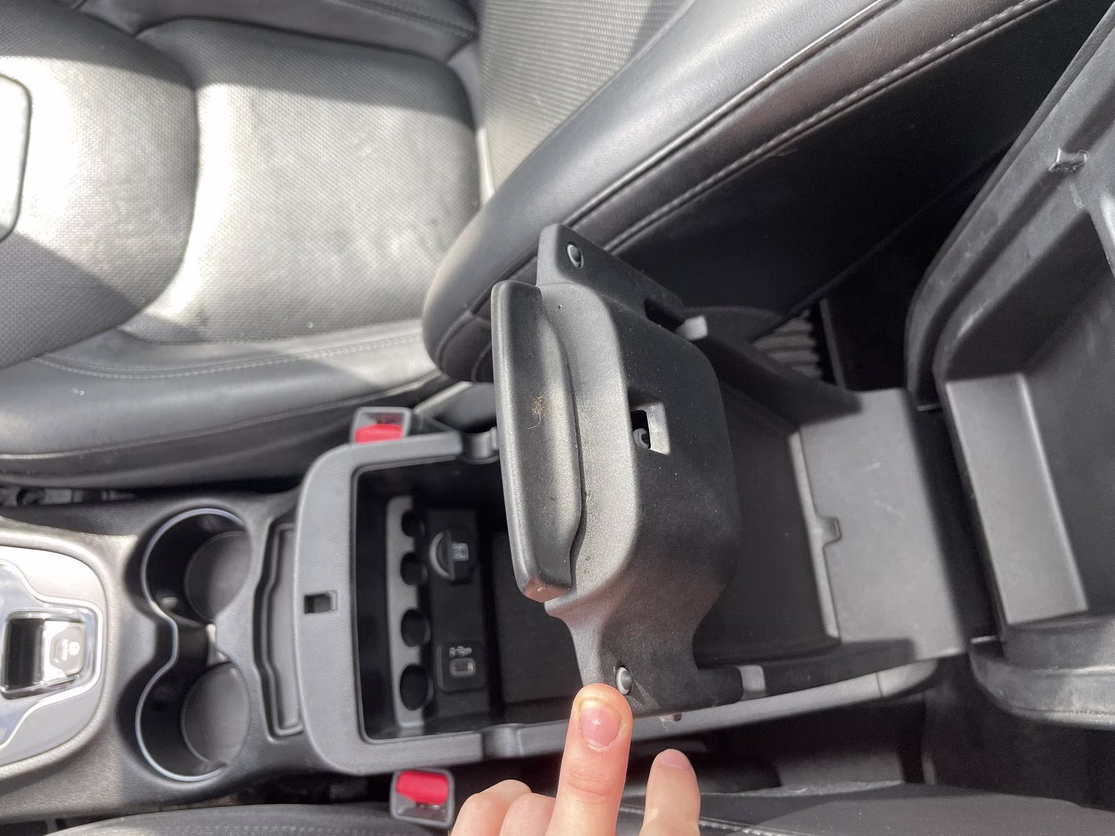 2019 Granite Crystal Metallic Clearcoat Jeep Cherokee Limited 4X4 SUV