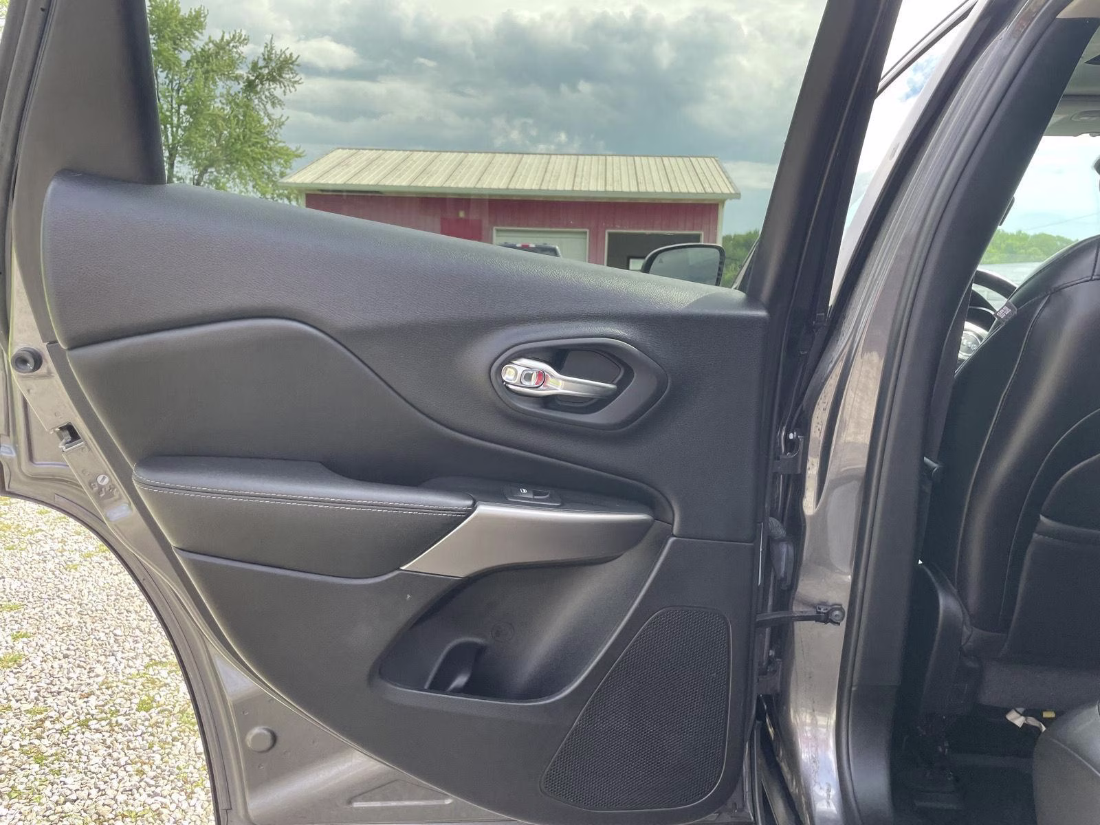 2019 Granite Crystal Metallic Clearcoat Jeep Cherokee Limited 4X4 SUV