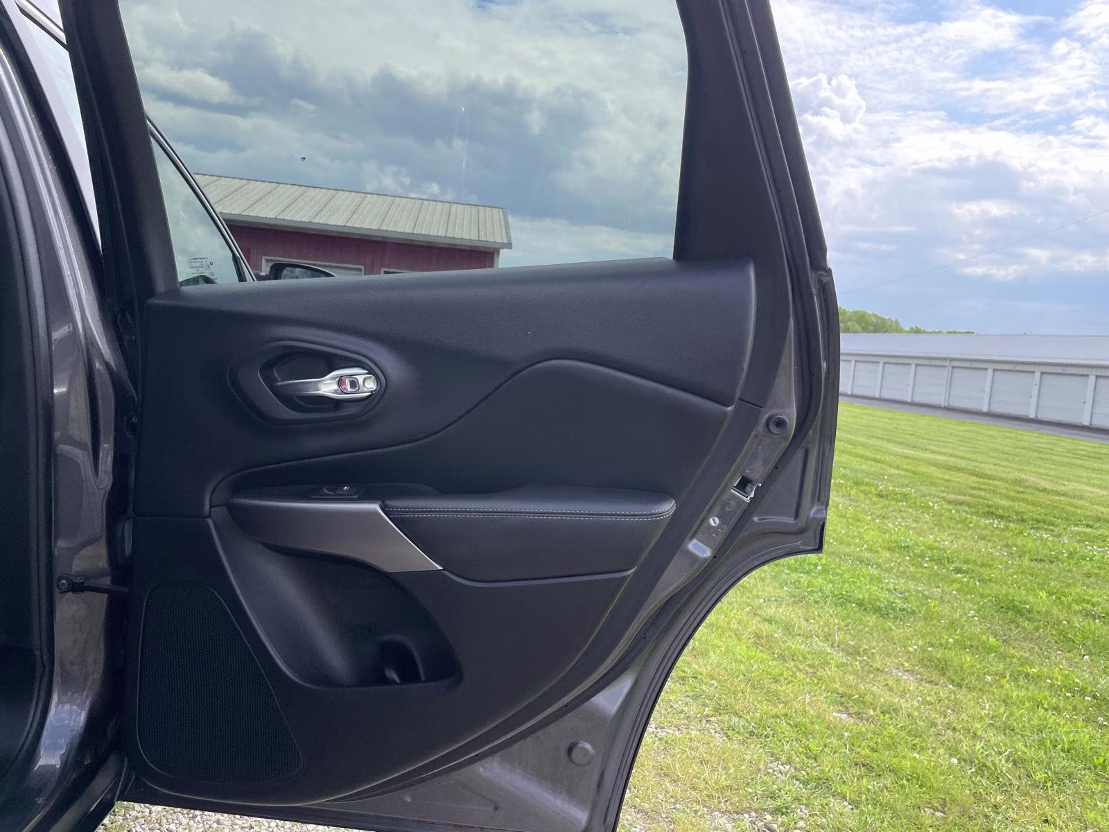2019 Granite Crystal Metallic Clearcoat Jeep Cherokee Limited 4X4 SUV