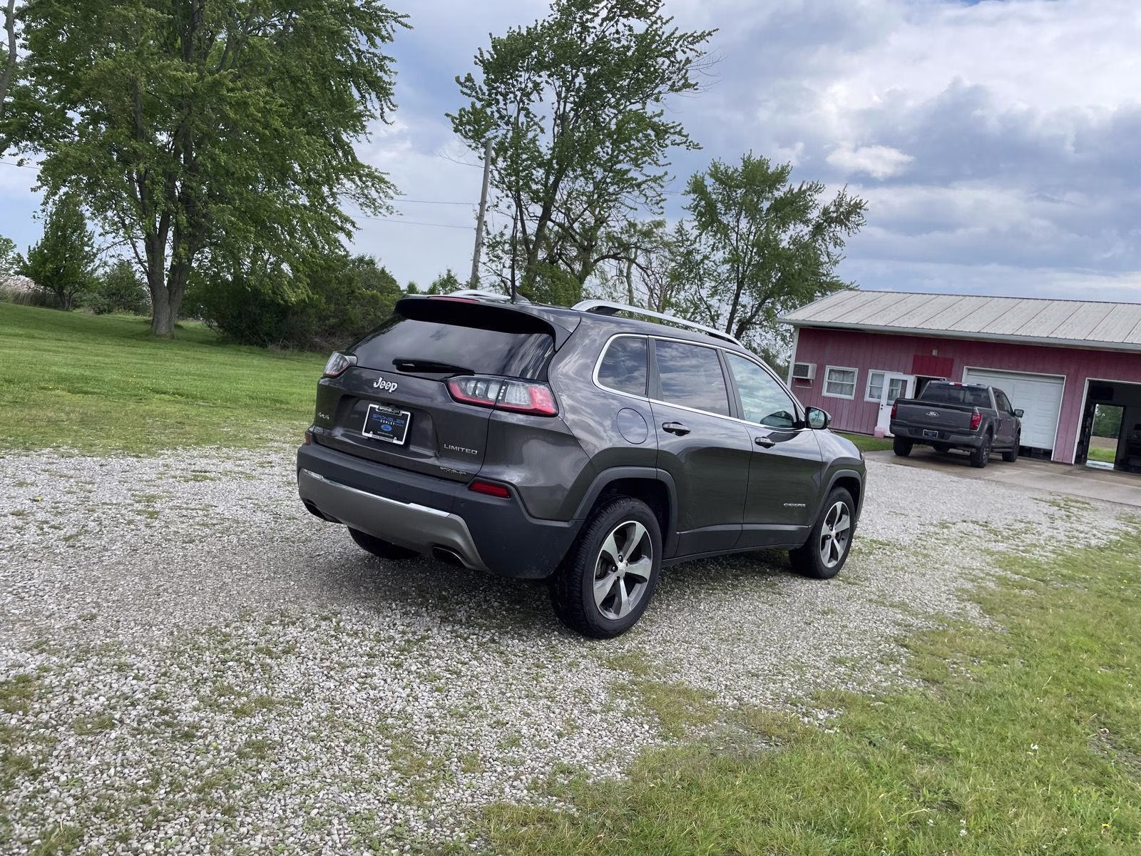2019 Granite Crystal Metallic Clearcoat Jeep Cherokee Limited 4X4 SUV