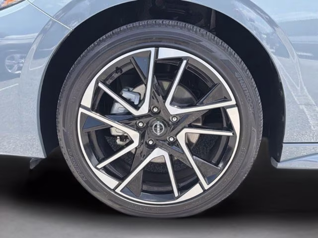 2024 Atlantic Gray Metallic Nissan Sentra SR FWD Sedan