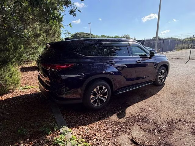 2020 Blueprint Toyota Highlander XLE FWD SUV