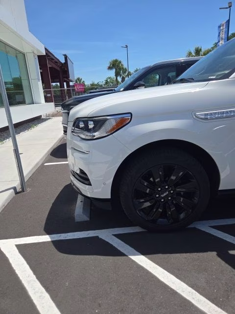 2024 White Metallic Lincoln Navigator L Reserve 4X4 SUV