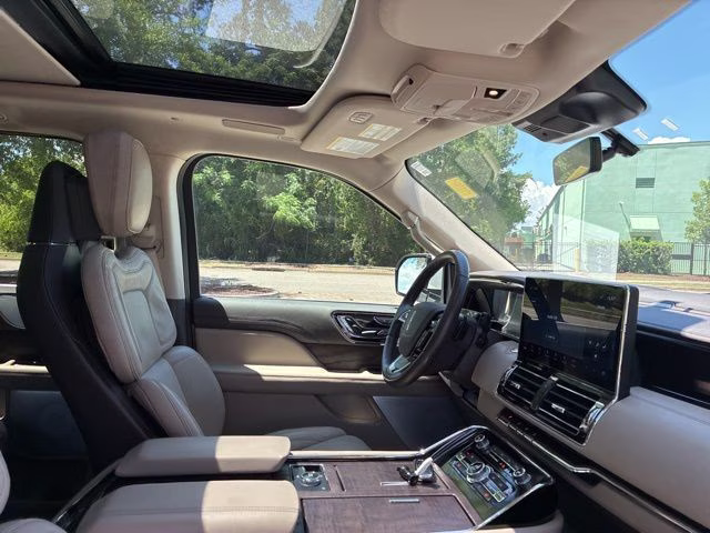 2024 White Metallic Lincoln Navigator L Reserve 4X4 SUV