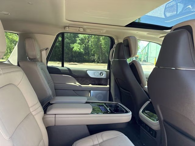 2024 White Metallic Lincoln Navigator L Reserve 4X4 SUV