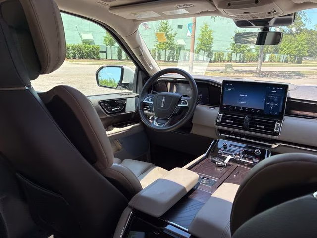 2024 White Metallic Lincoln Navigator L Reserve 4X4 SUV