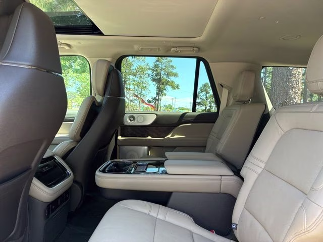 2024 White Metallic Lincoln Navigator L Reserve 4X4 SUV