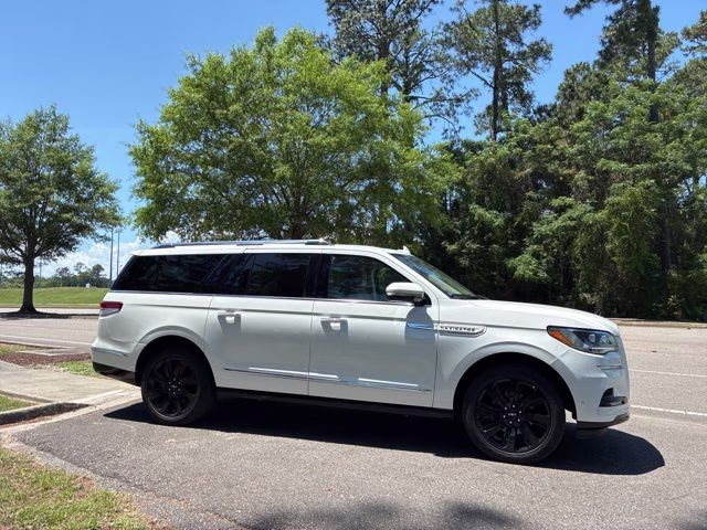 2024 White Metallic Lincoln Navigator L Reserve 4X4 SUV