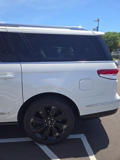 2024 White Metallic Lincoln Navigator L Reserve 4X4 SUV