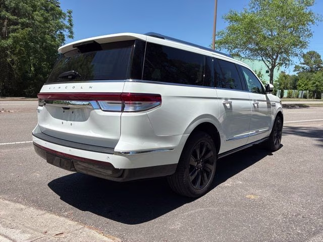 2024 White Metallic Lincoln Navigator L Reserve 4X4 SUV