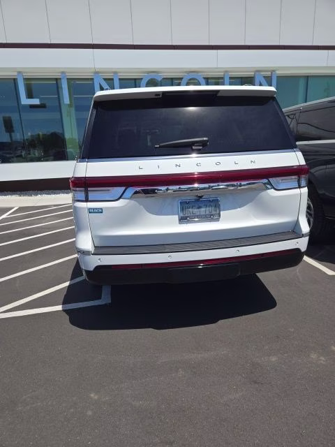 2024 White Metallic Lincoln Navigator L Reserve 4X4 SUV