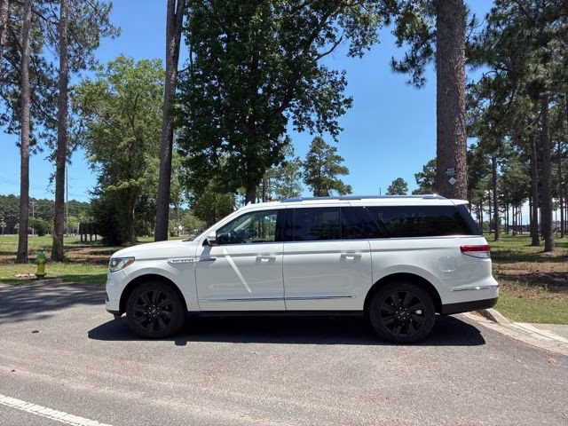 2024 White Metallic Lincoln Navigator L Reserve 4X4 SUV