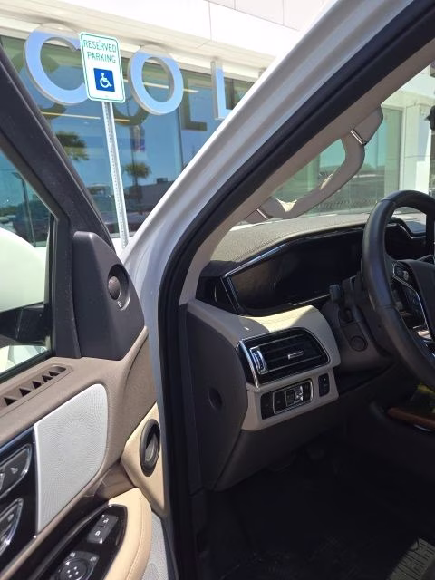 2024 White Metallic Lincoln Navigator L Reserve 4X4 SUV
