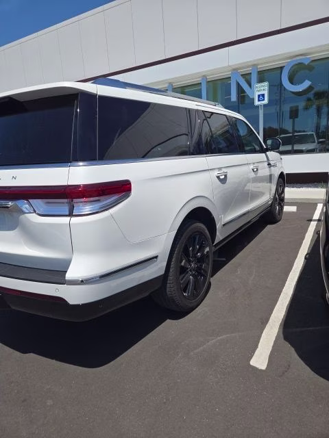 2024 White Metallic Lincoln Navigator L Reserve 4X4 SUV