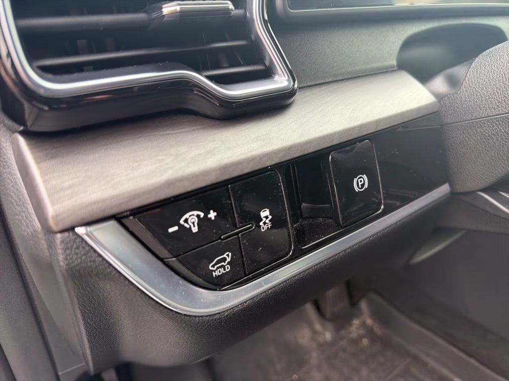 2023 Glacial White Pearl Kia Sportage X-Line AWD SUV