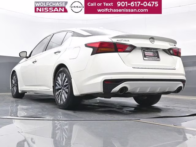 2023 Pearl White Tricoat Nissan Altima 2.5 SV FWD Sedan