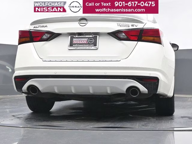 2023 Pearl White Tricoat Nissan Altima 2.5 SV FWD Sedan