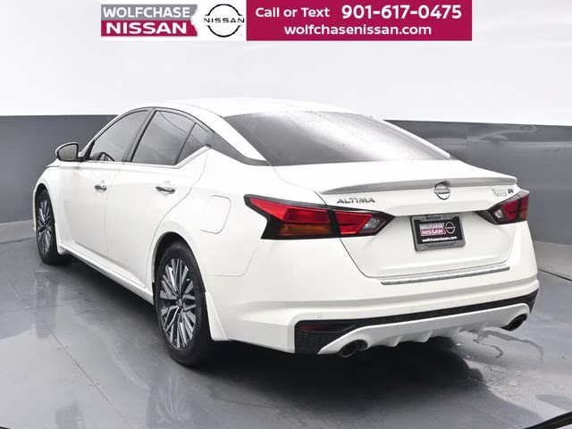 2023 Pearl White Tricoat Nissan Altima 2.5 SV FWD Sedan