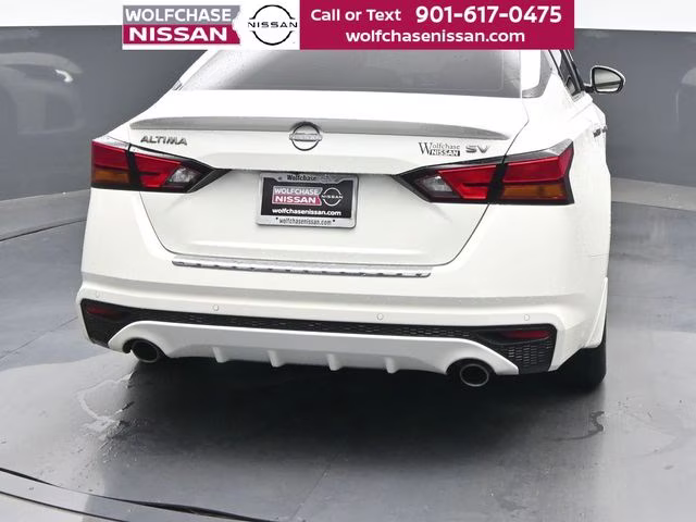 2023 Pearl White Tricoat Nissan Altima 2.5 SV FWD Sedan
