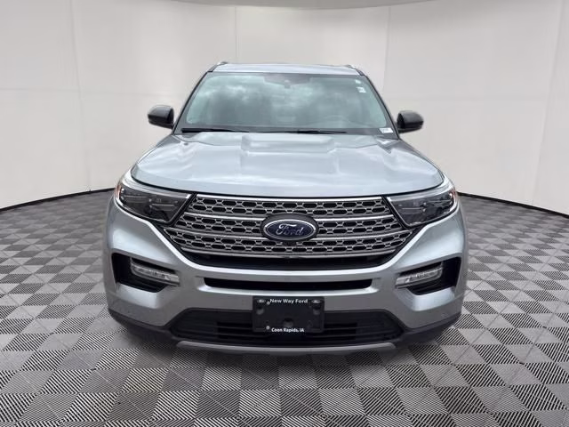 2023 Silver Metallic Ford Explorer Limited 4X4 SUV