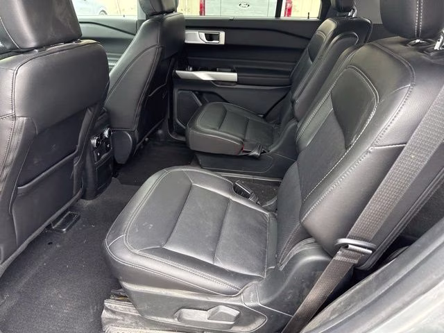 2023 Silver Metallic Ford Explorer Limited 4X4 SUV