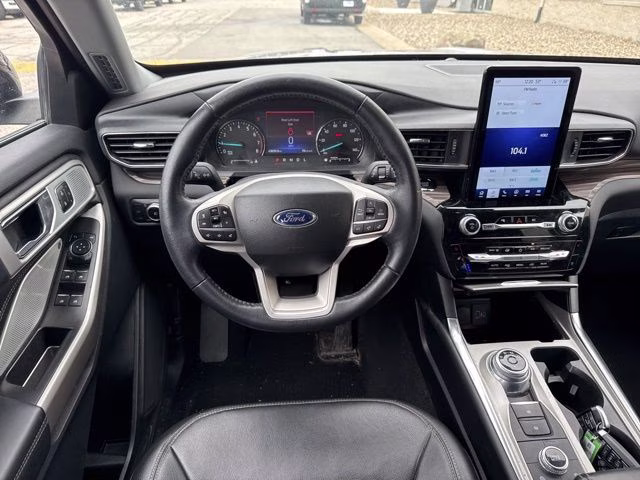 2023 Silver Metallic Ford Explorer Limited 4X4 SUV