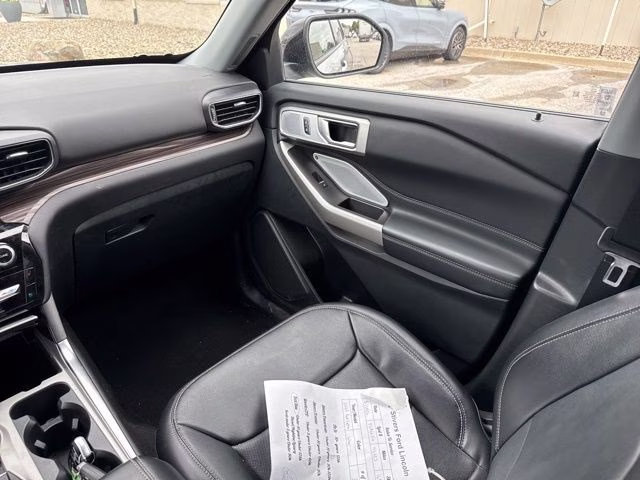 2023 Silver Metallic Ford Explorer Limited 4X4 SUV