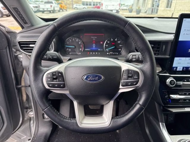 2023 Silver Metallic Ford Explorer Limited 4X4 SUV