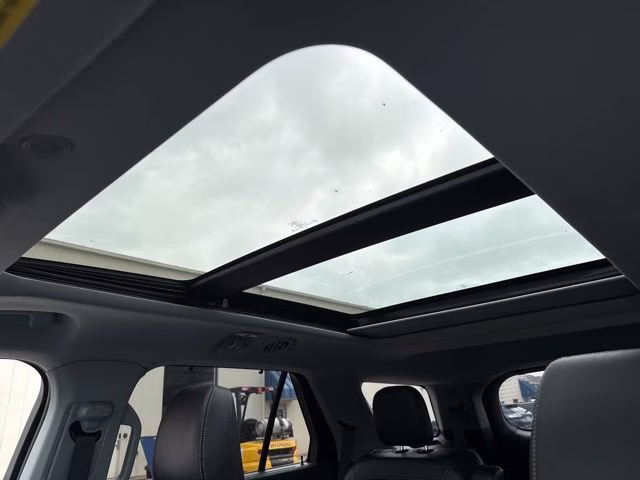 2023 Silver Metallic Ford Explorer Limited 4X4 SUV