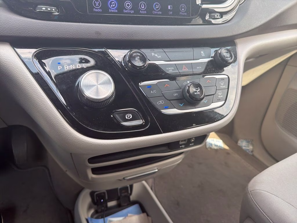 2017 Bright White Clearcoat Chrysler Pacifica Touring FWD Van