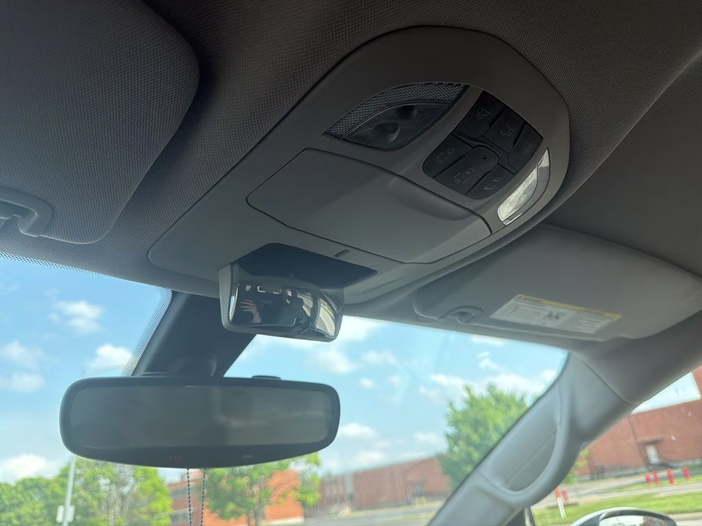 2017 Bright White Clearcoat Chrysler Pacifica Touring FWD Van