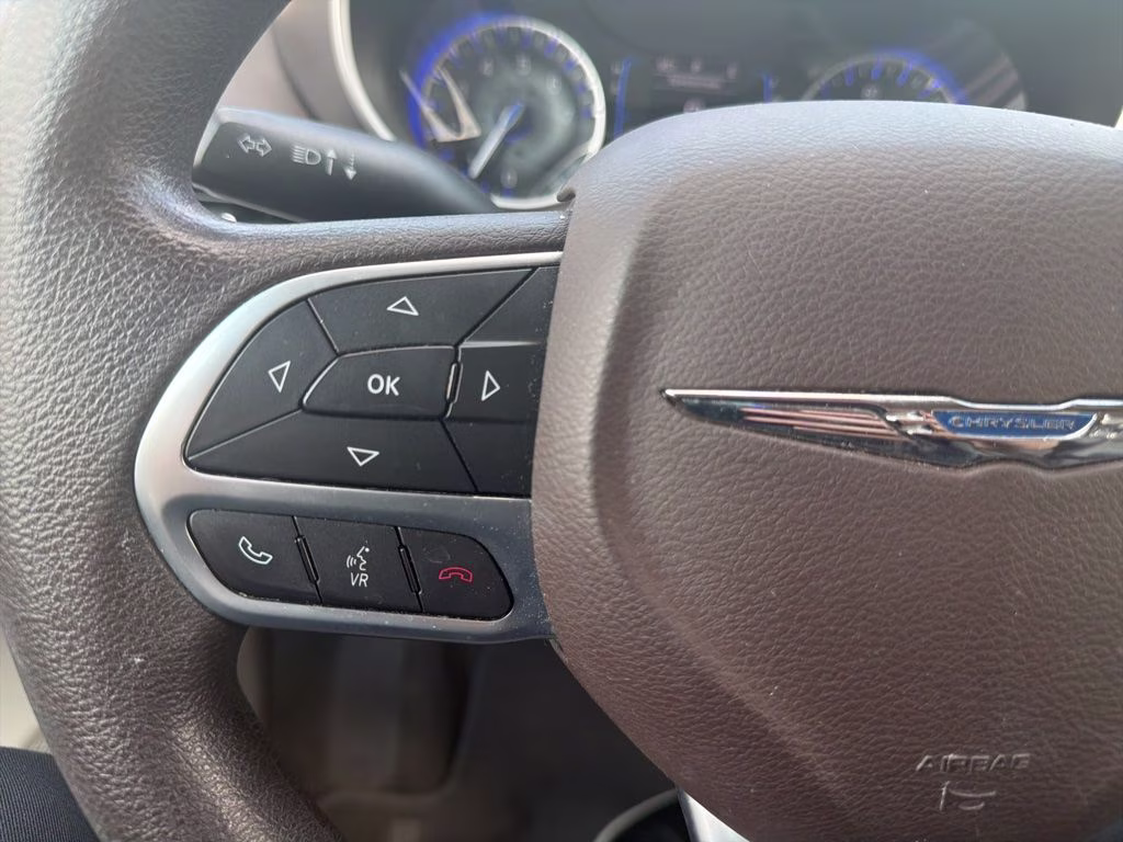 2017 Bright White Clearcoat Chrysler Pacifica Touring FWD Van