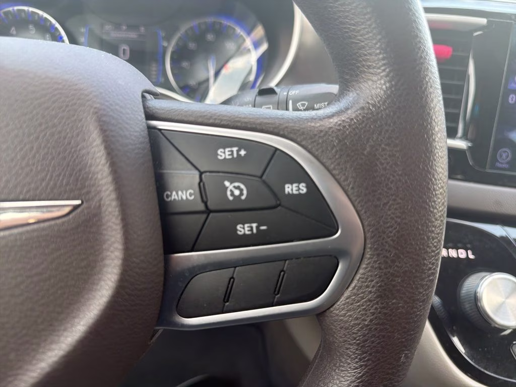 2017 Bright White Clearcoat Chrysler Pacifica Touring FWD Van