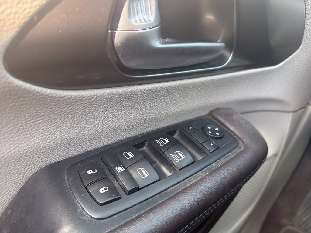 2017 Bright White Clearcoat Chrysler Pacifica Touring FWD Van
