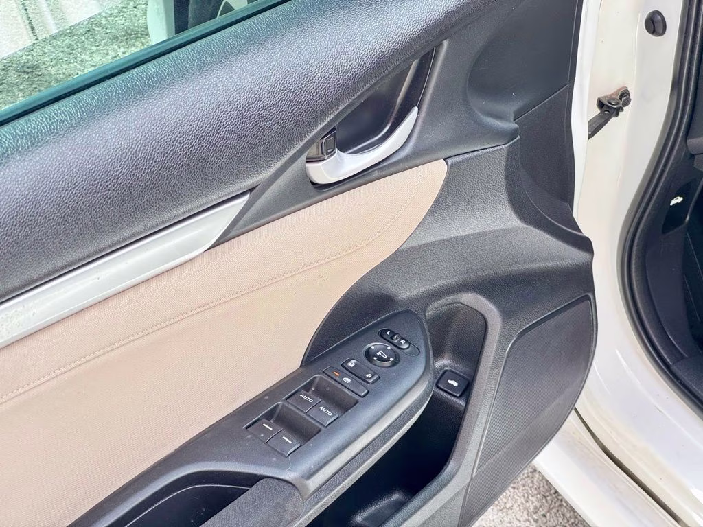 2018 White Honda Civic EX FWD Sedan