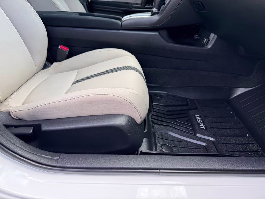 2018 White Honda Civic EX FWD Sedan
