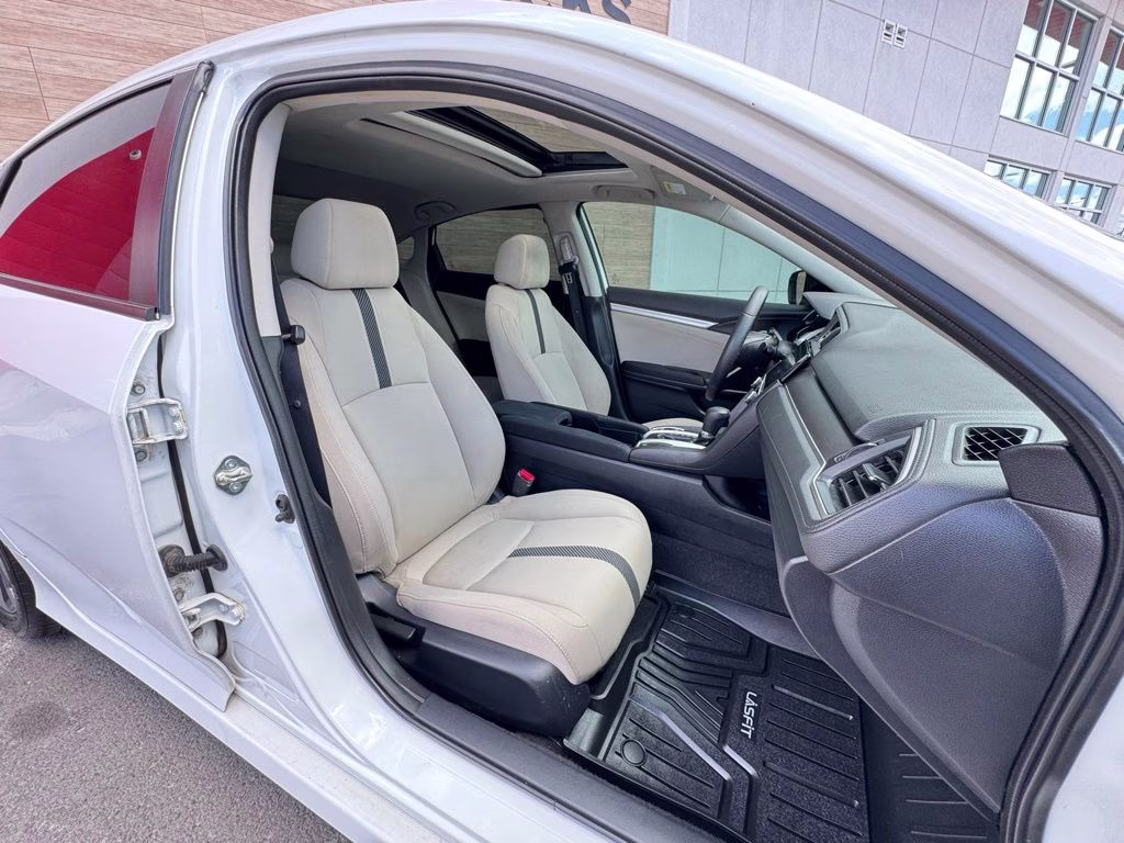 2018 White Honda Civic EX FWD Sedan