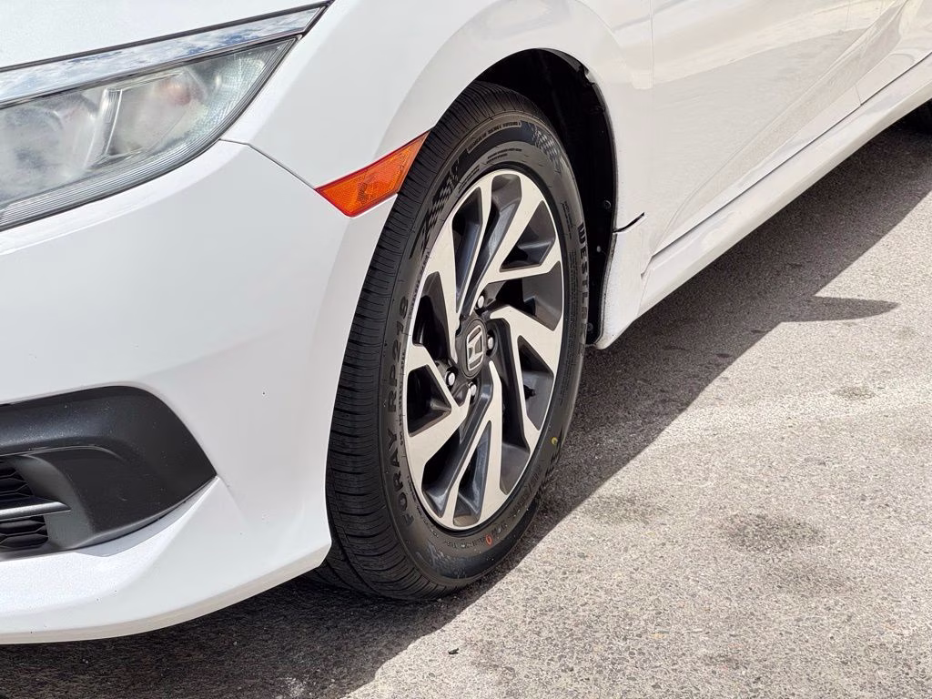 2018 White Honda Civic EX FWD Sedan