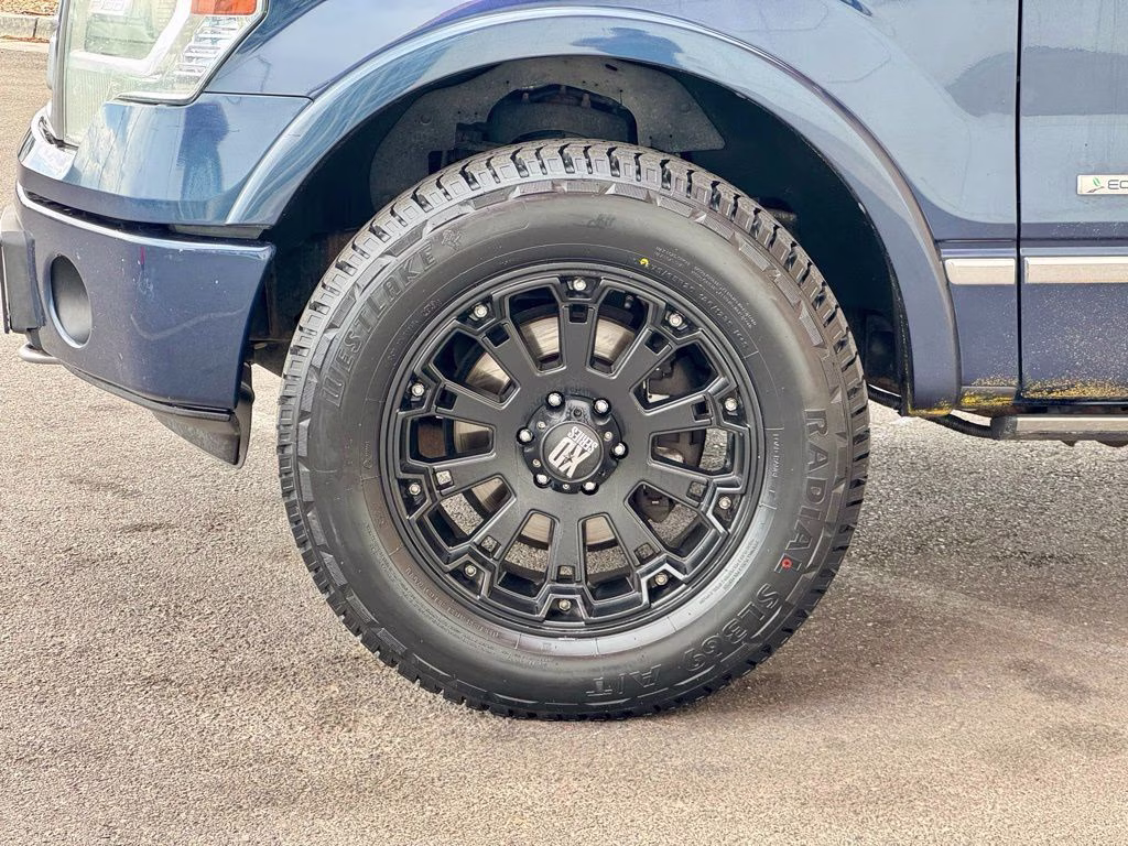 2013 Blue Ford F-150 Platinum 4X4 Truck