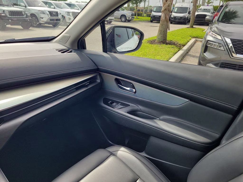 2025 Everest White Pearl Tricoat Nissan Murano SL AWD SUV