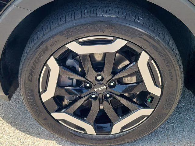 2024 Ebony Black Kia Telluride S FWD SUV