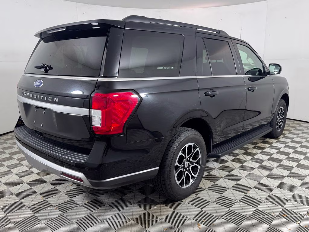 2024 Black Metallic Ford Expedition XLT RWD SUV