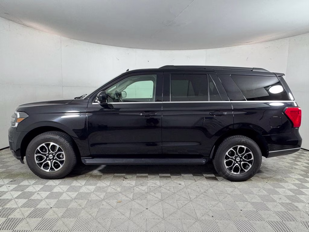 2024 Black Metallic Ford Expedition XLT RWD SUV