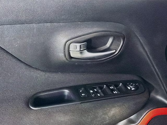 2020 Granite Crystal Metallic Clearcoat Jeep Renegade Latitude FWD SUV