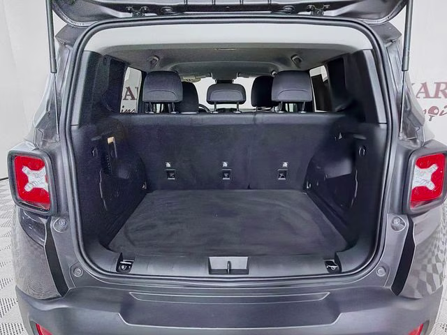 2020 Granite Crystal Metallic Clearcoat Jeep Renegade Latitude FWD SUV