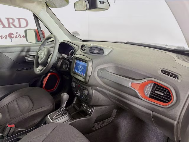 2020 Granite Crystal Metallic Clearcoat Jeep Renegade Latitude FWD SUV