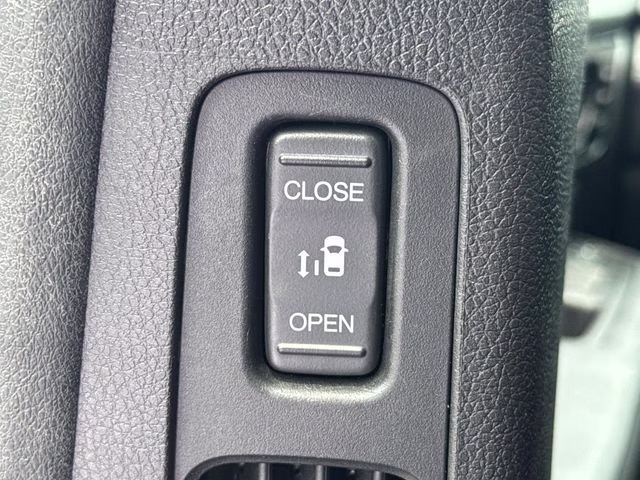 2022 Black Honda Odyssey Touring FWD Van