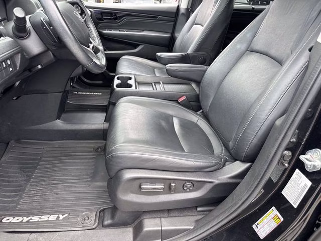 2022 Black Honda Odyssey Touring FWD Van