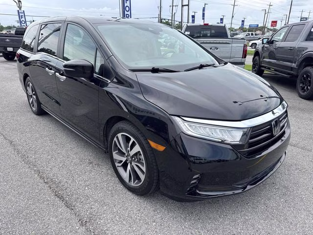 2022 Black Honda Odyssey Touring FWD Van